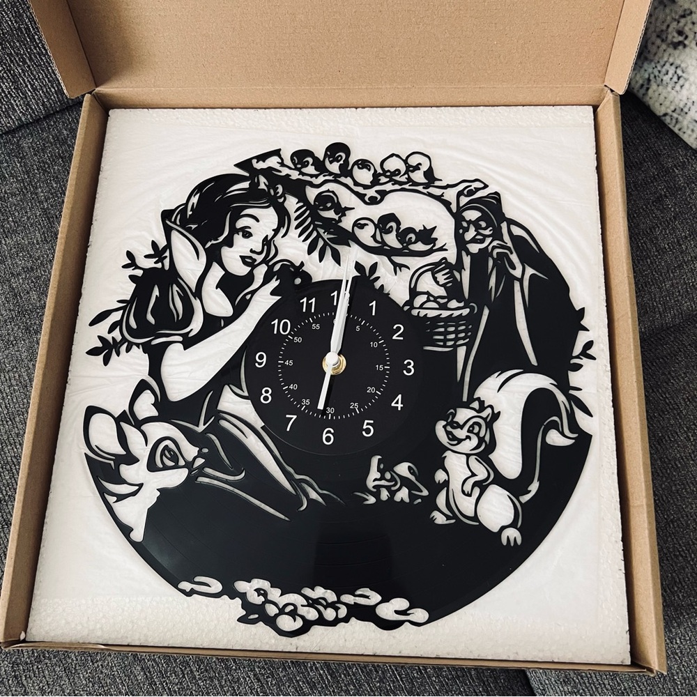 🍎 New! Snow White Real Vinyl Record Die-Cut 11.8 X 11.8 Silent Wall Clock